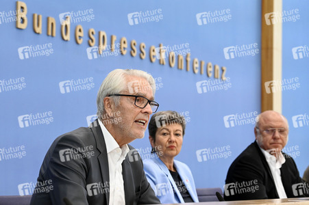 Bundespressekonferenz Umfrage Pflegekosten in Berlin