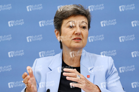 Bundespressekonferenz Umfrage Pflegekosten in Berlin