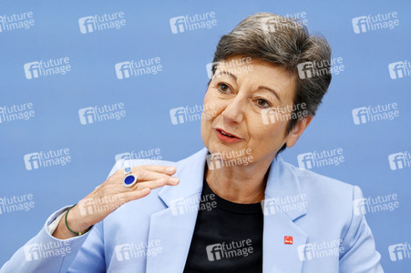 Bundespressekonferenz Umfrage Pflegekosten in Berlin