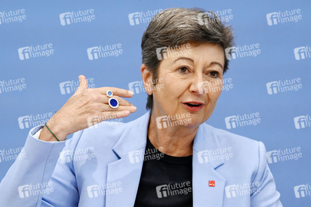 Bundespressekonferenz Umfrage Pflegekosten in Berlin