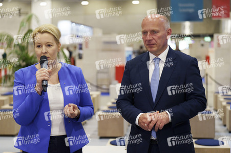 Kai Wegner und Franziska Giffey beim Eröffnungsrundgang auf der IFA 2023 in Berlin