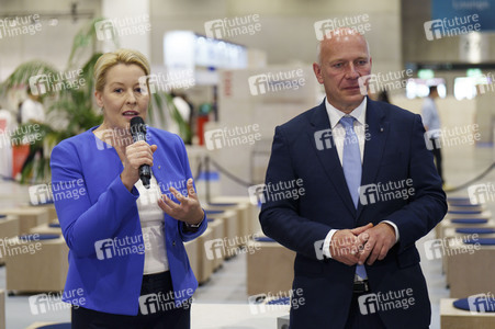 Kai Wegner und Franziska Giffey beim Eröffnungsrundgang auf der IFA 2023 in Berlin