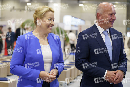 Kai Wegner und Franziska Giffey beim Eröffnungsrundgang auf der IFA 2023 in Berlin