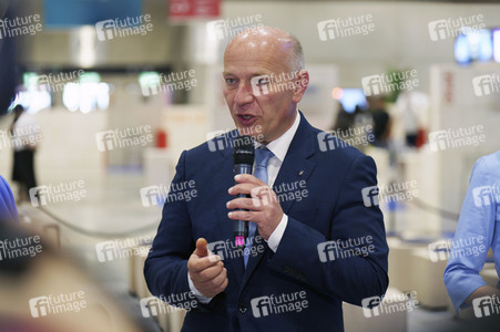 Kai Wegner und Franziska Giffey beim Eröffnungsrundgang auf der IFA 2023 in Berlin
