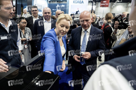 Kai Wegner und Franziska Giffey beim Eröffnungsrundgang auf der IFA 2023 in Berlin