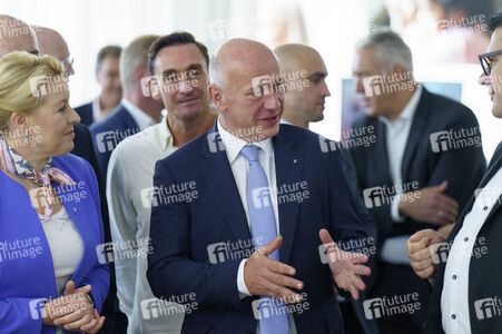 Kai Wegner und Franziska Giffey beim Eröffnungsrundgang auf der IFA 2023 in Berlin
