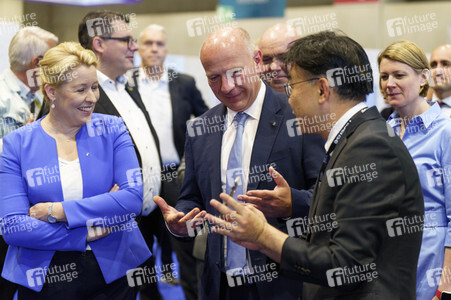 Kai Wegner und Franziska Giffey beim Eröffnungsrundgang auf der IFA 2023 in Berlin