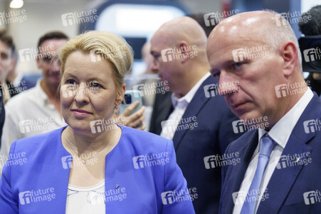 Kai Wegner und Franziska Giffey beim Eröffnungsrundgang auf der IFA 2023 in Berlin