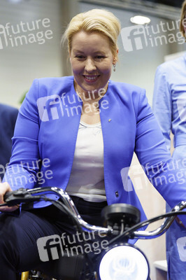 Kai Wegner und Franziska Giffey beim Eröffnungsrundgang auf der IFA 2023 in Berlin