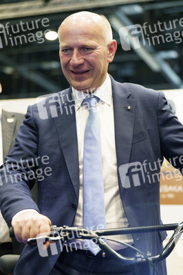 Kai Wegner und Franziska Giffey beim Eröffnungsrundgang auf der IFA 2023 in Berlin