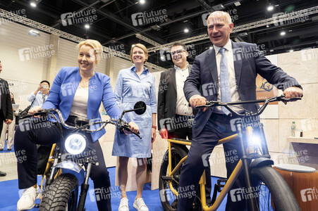 Kai Wegner und Franziska Giffey beim Eröffnungsrundgang auf der IFA 2023 in Berlin