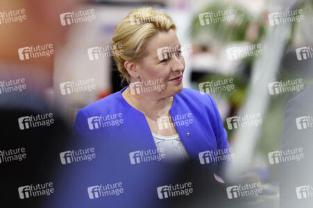 Kai Wegner und Franziska Giffey beim Eröffnungsrundgang auf der IFA 2023 in Berlin