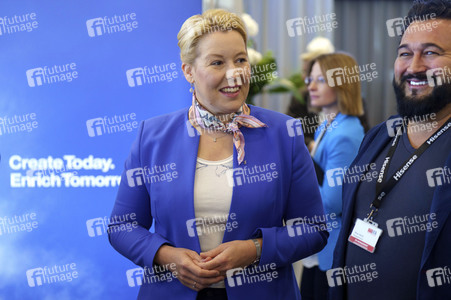 Kai Wegner und Franziska Giffey beim Eröffnungsrundgang auf der IFA 2023 in Berlin