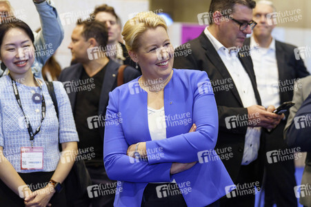 Kai Wegner und Franziska Giffey beim Eröffnungsrundgang auf der IFA 2023 in Berlin
