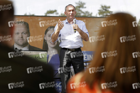 Hubert Aiwanger bei einer Wahlkampfveranstaltung der Freien Wähler Hessen in Wetter