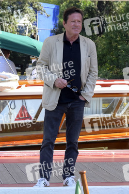 Ankunft von Joaquim de Almeida am Hotel Excelsior, Internationale Filmfestspiele von Venedig 2023
