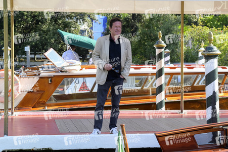 Ankunft von Joaquim de Almeida am Hotel Excelsior, Internationale Filmfestspiele von Venedig 2023