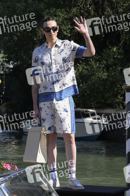 Ankunft von Michele Bravi am Hotel Excelsior, Internationale Filmfestspiele von Venedig 2023