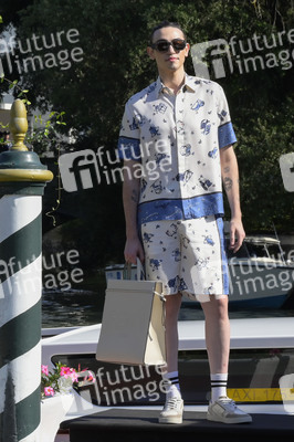 Ankunft von Michele Bravi am Hotel Excelsior, Internationale Filmfestspiele von Venedig 2023
