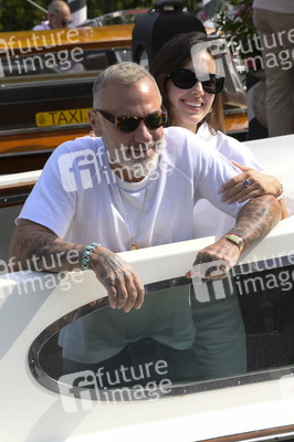 Ankunft von Gianluca Vacchi und Sharon Fonseca am Hotel Excelsior, Internationale Filmfestspiele von Venedig 2023