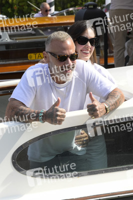 Ankunft von Gianluca Vacchi und Sharon Fonseca am Hotel Excelsior, Internationale Filmfestspiele von Venedig 2023