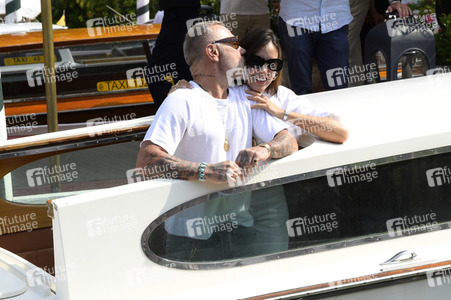 Ankunft von Gianluca Vacchi und Sharon Fonseca am Hotel Excelsior, Internationale Filmfestspiele von Venedig 2023