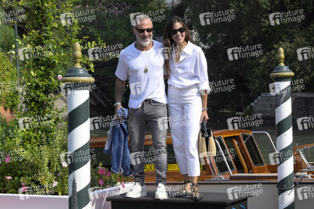 Ankunft von Gianluca Vacchi und Sharon Fonseca am Hotel Excelsior, Internationale Filmfestspiele von Venedig 2023