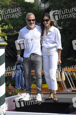 Ankunft von Gianluca Vacchi und Sharon Fonseca am Hotel Excelsior, Internationale Filmfestspiele von Venedig 2023