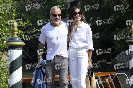 Ankunft von Gianluca Vacchi und Sharon Fonseca am Hotel Excelsior, Internationale Filmfestspiele von Venedig 2023