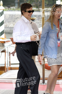 Ankunft von Maggie Gyllenhaal am Hotel Excelsior, Internationale Filmfestspiele von Venedig 2023