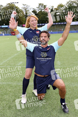 Benefiz-Fußballspiel 'Kicken mit Herz' 2023 in Hamburg