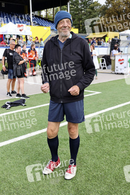 Benefiz-Fußballspiel 'Kicken mit Herz' 2023 in Hamburg