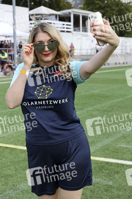 Benefiz-Fußballspiel 'Kicken mit Herz' 2023 in Hamburg