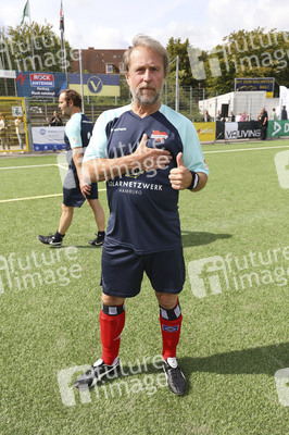 Benefiz-Fußballspiel 'Kicken mit Herz' 2023 in Hamburg