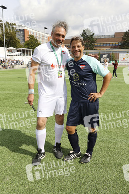 Benefiz-Fußballspiel 'Kicken mit Herz' 2023 in Hamburg