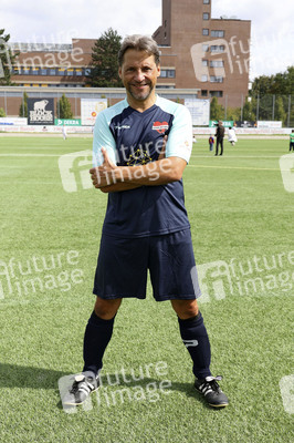 Benefiz-Fußballspiel 'Kicken mit Herz' 2023 in Hamburg