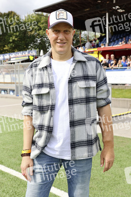 Benefiz-Fußballspiel 'Kicken mit Herz' 2023 in Hamburg