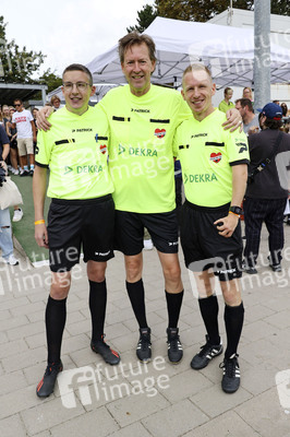 Benefiz-Fußballspiel 'Kicken mit Herz' 2023 in Hamburg