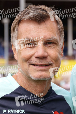 Benefiz-Fußballspiel 'Kicken mit Herz' 2023 in Hamburg