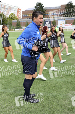 Benefiz-Fußballspiel 'Kicken mit Herz' 2023 in Hamburg