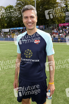 Benefiz-Fußballspiel 'Kicken mit Herz' 2023 in Hamburg