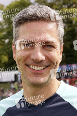 Benefiz-Fußballspiel 'Kicken mit Herz' 2023 in Hamburg