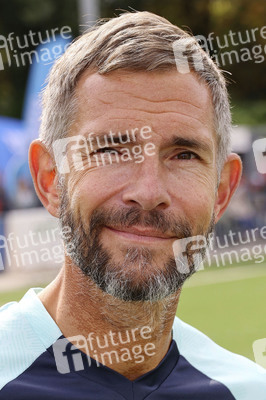 Benefiz-Fußballspiel 'Kicken mit Herz' 2023 in Hamburg