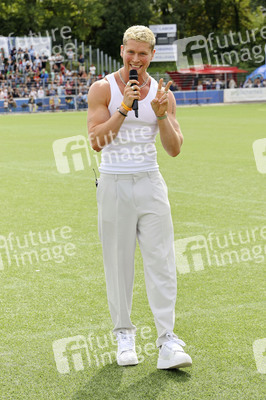 Benefiz-Fußballspiel 'Kicken mit Herz' 2023 in Hamburg