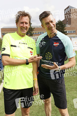 Benefiz-Fußballspiel 'Kicken mit Herz' 2023 in Hamburg