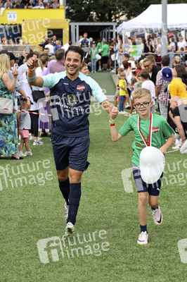 Benefiz-Fußballspiel 'Kicken mit Herz' 2023 in Hamburg
