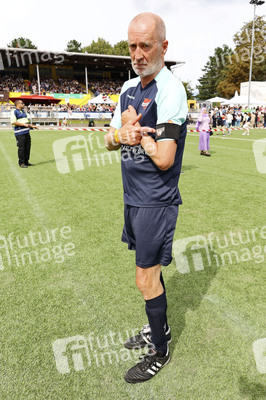 Benefiz-Fußballspiel 'Kicken mit Herz' 2023 in Hamburg