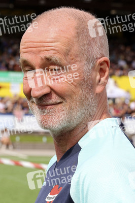 Benefiz-Fußballspiel 'Kicken mit Herz' 2023 in Hamburg