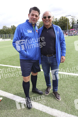 Benefiz-Fußballspiel 'Kicken mit Herz' 2023 in Hamburg
