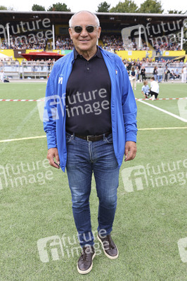 Benefiz-Fußballspiel 'Kicken mit Herz' 2023 in Hamburg